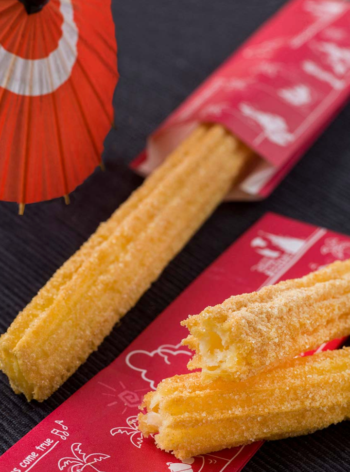 東京ディズニーランドでお正月向け きなこチュロス が期間限定販売 アトラクションじゃないのに長蛇の列 ハフポスト News 東京ディズニーランドでお正月向け きなこチュロス が期間限定販売 アトラクションじゃないのに長蛇の列 ハフポスト News