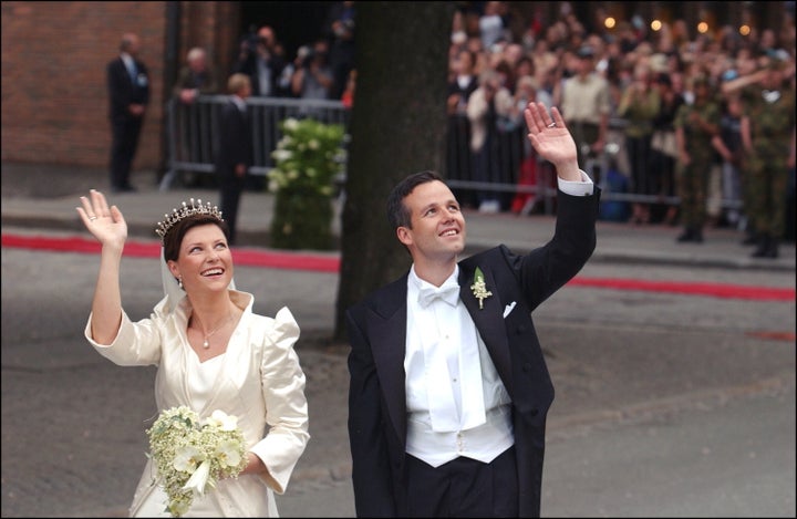 Marta Luisa de Noruega y Ari Behn, en su boda en mayo de 2002.