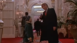 Trump a été coupé de “Maman, j’ai encore raté l’avion” au Canada, et ça énerve son