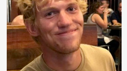 銃撃犯にタックルして命を落とした大学生は、天国でジェダイになった。