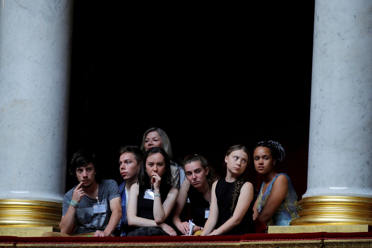 Η Γκρέτα Τούνμπεργκ, και άλλοι έφηβοι ακτιβιστές για το Κλίμα παρακολουθούν στην Εθνική Συνέλευση στο Παρίσι, Γαλλία 23 Ιουλίου 2019. 