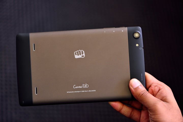 Micromax Canvas Tab P680, August 2015.