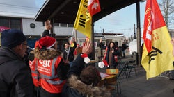 À Tours, des paysans offrent un banquet aux