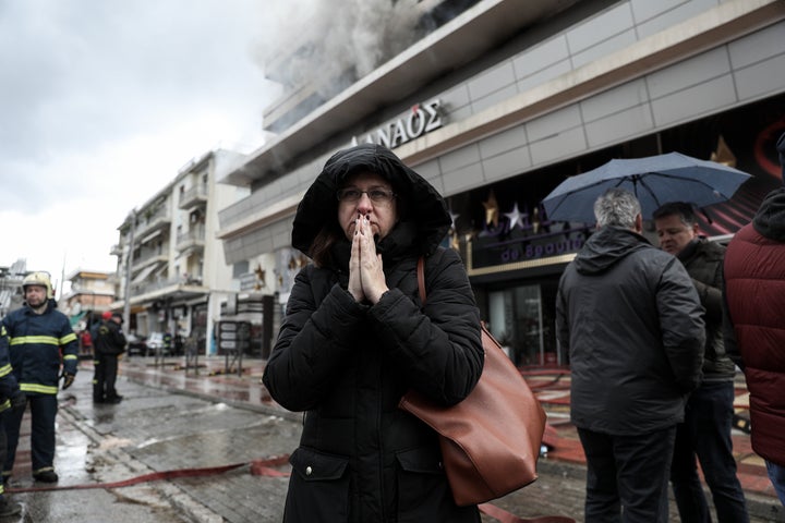 Πυρκαγιά σε αποθηκευτικό χώρο, πάνω από πολυκατάστημα στην συμβολή των λεωφόρων Μεσογείων και Περικλέους στο Χολαργό, την Κυριακή 29 Δεκεμβρίου 2019. (EUROKINISSI/ΣΤΕΛΙΟΣ ΜΙΣΙΝΑΣ)