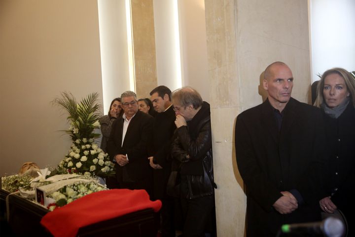 Παρόντες και ο Γιάνης Βαρουφάκης με τη σύζυγο του Δανάη Στράτου. Αριστερά, διακρίνεται ο Μίλτος Πασχαλίδης. 