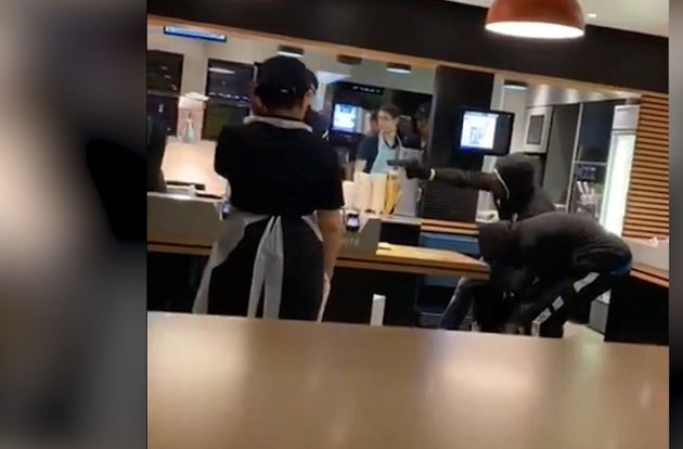 Le Braquage Du Mcdonald S De Meyzieu N Avait Rien De Drole Pour Ce Temoin Le Huffpost