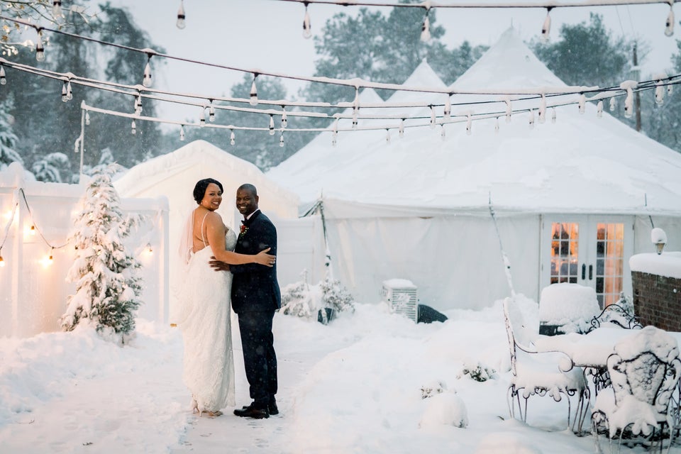 20 Snowy Wedding Photo Ideas to Steal for Your Winter Wedding