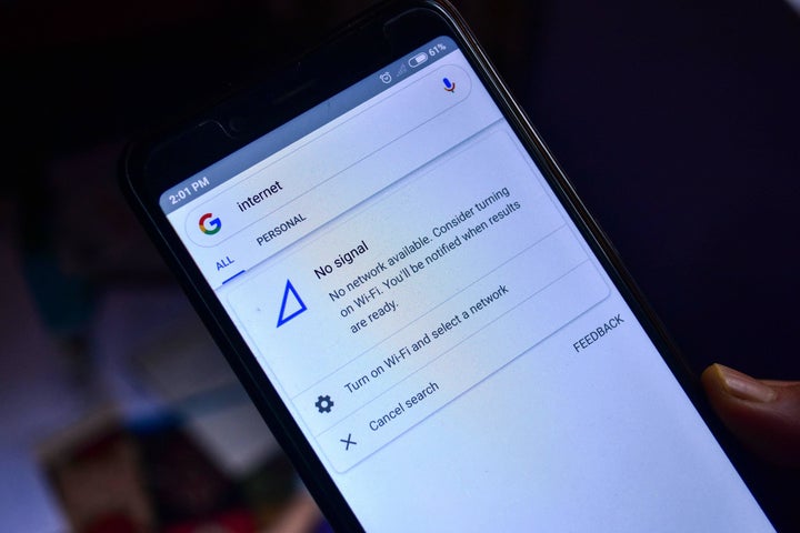 A 'No Signal' notification displayed on a smartphone during the shutdown in Srinagar.