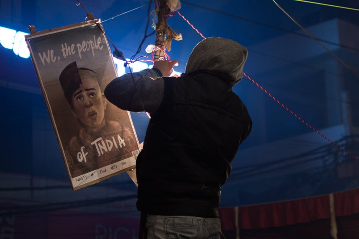 A man hangs a banner at the sit-in protest against the Citizenship Amendment Act 2019 in Shaheen Bagh, Delhi, on December 31, 2019. 