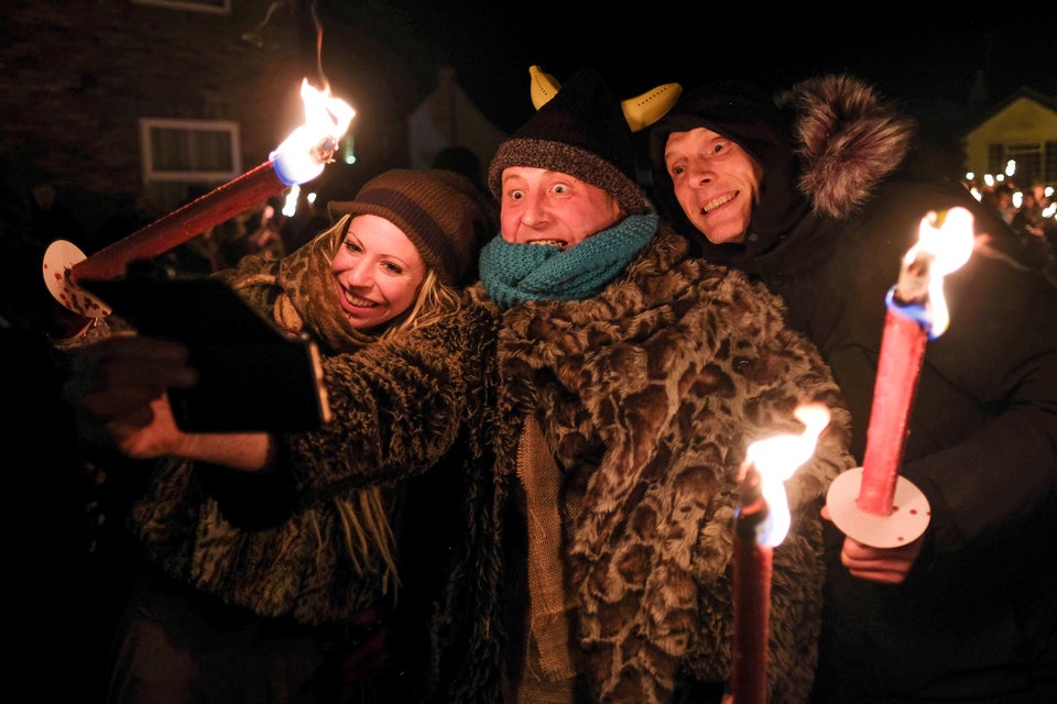 Βρετανοί υποδέχονται...