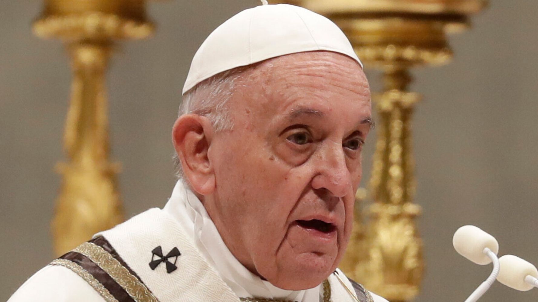 Pope Francis Apologizes For 'Bad Example' Over Pilgrim Arm Slap | HuffPost