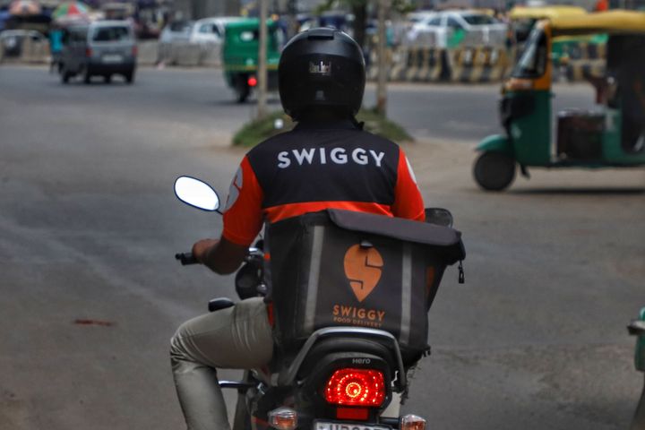 A Swiggy food delivery boy moves with a food order in New Delhi on 15 September 2019 (Photo by Nasir Kachroo/NurPhoto via Getty Images)