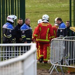 La police abat un homme qui a poignardé des passants à