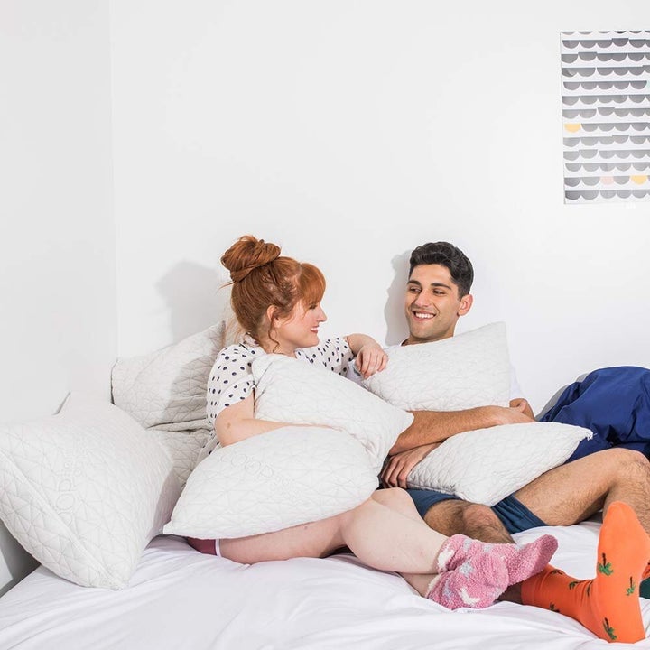 If you've been hoping to finally get some rest in 2020, we found the perfect pillow for you at Amazon.