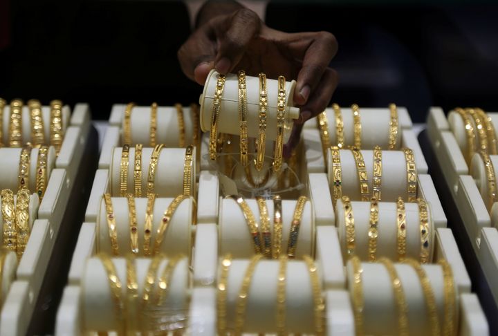 A salesman arranges gold bangles inside a jewellery showroom on the occasion of Akshaya Tritiya, a major gold buying festival, in Mumbai, India, May 7, 2019. REUTERS/Francis Mascarenhas