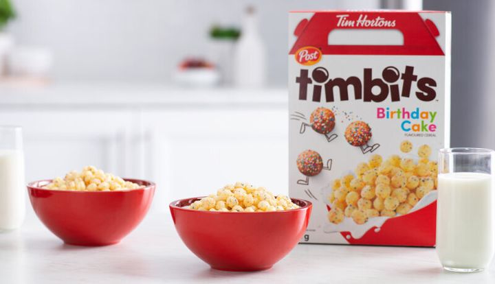 Post Foods Canada a annoncé lundi le lancement de céréales à saveur de Timbits. «Chocolat glacé» et «Gâteau de fête» seront les deux premières variétés à arriver sur les étagères.