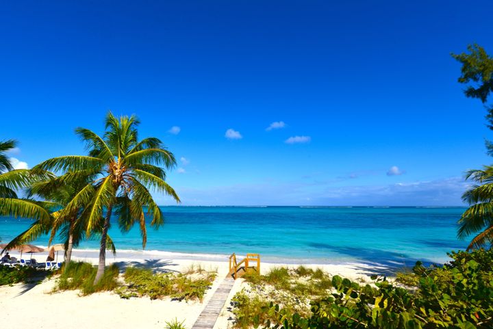 Une plage des îles Turques-et-Caïques, que Bryan Brulotte rêve de voir rejoindre la Confédération.