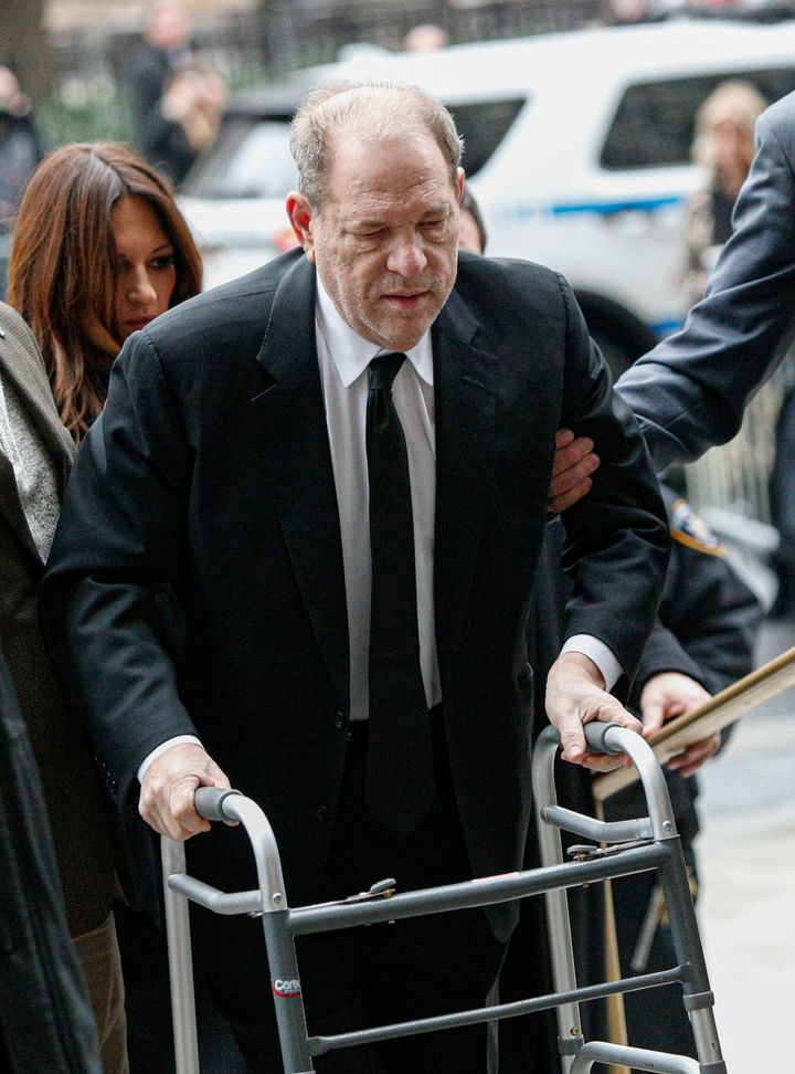 Harvey Weinstein, lors de son arrivée au palais de justice de New York, en ce lundi 6 janvier 2020