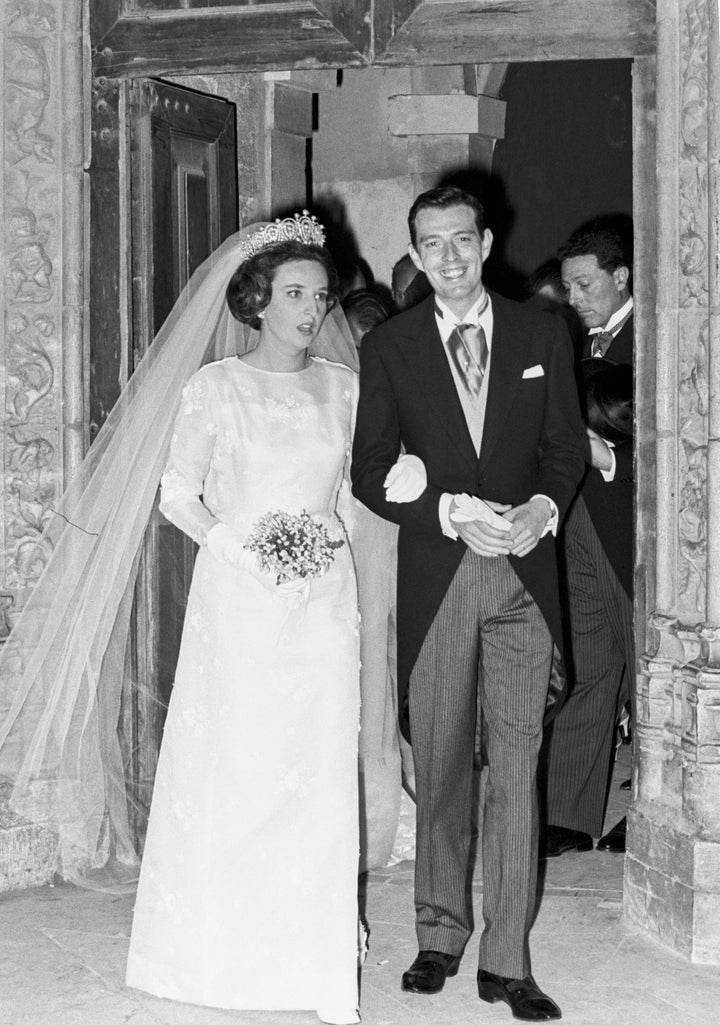 Pilar de Borbón y Luis Gómez-Acebo el día de su boda en Estoril (Portugal). 6 de mayo de 1967.