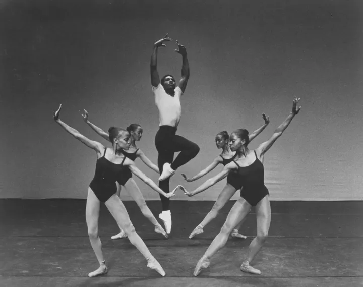 ballet dancers black and white