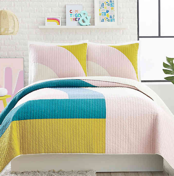 It's easy to find comfort with this trend.&nbsp;<strong><a href="https://fave.co/2tGY4Vu" target="_blank" rel="noopener noreferrer">Find the set at Bed Bath &amp; Beyond</a></strong>.