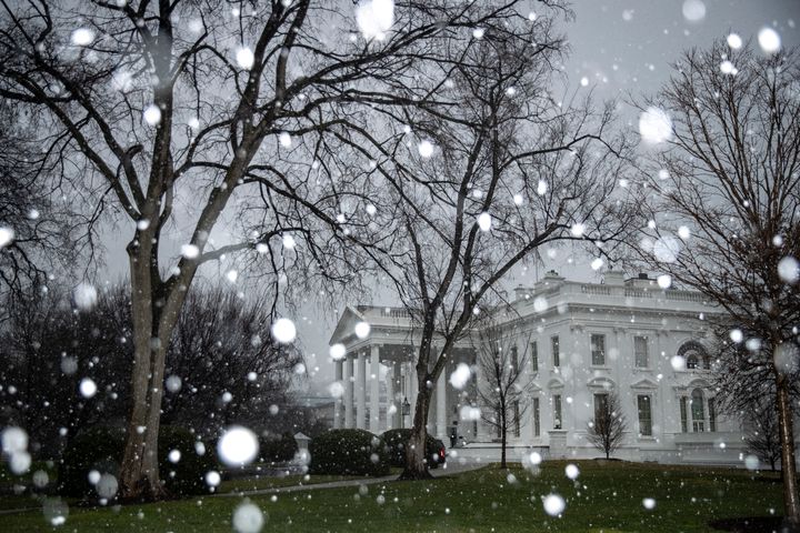 Ενώ έξω από τον Λευκό Οίκο έπεφτε χιονόνερο... Επίσκεψη Κυριάκου Μητσοτάκη στον Ντόναλντ Τραμπ, 7 Ιανουαρίου 2020. (Photo by Drew Angerer/Getty Images)