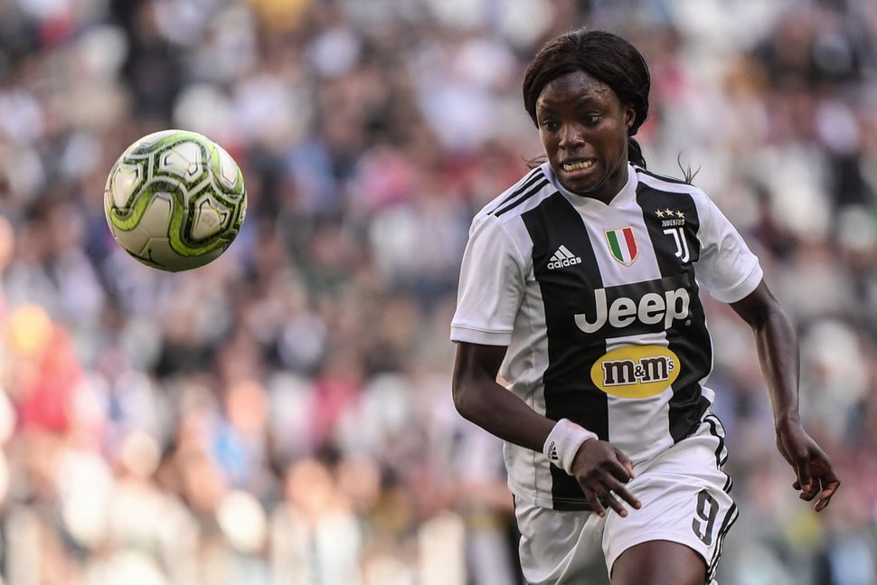 Juventus forward Eniola Aluko playing against Fiorentina Women's in March 2019.