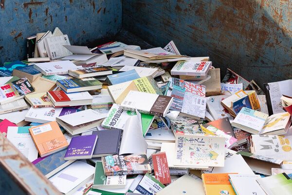 古紙回収にまわす本は毎日約1万冊。回収された本の95％は再生紙として活用される