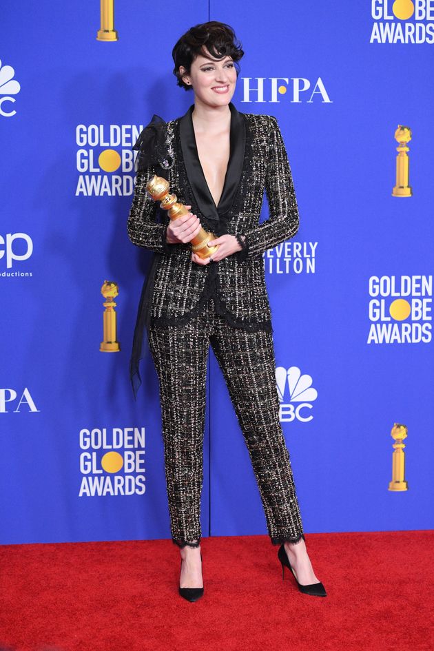 Η Φίμπι Γουόλερ - Μπριτζ πουλάει σε δημοπρασία το κοστούμι που φορούσε στις Χρυσές Σφαίρες.