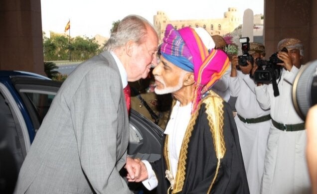 El rey Juan Carlos y el Sultán Qaboos Bin Said