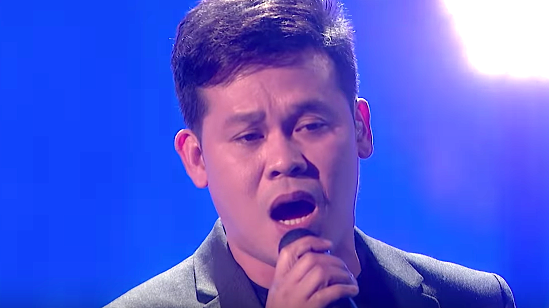 Marcelito Pomoy Sings MaleFemale Duet On 'America's Got Talent The