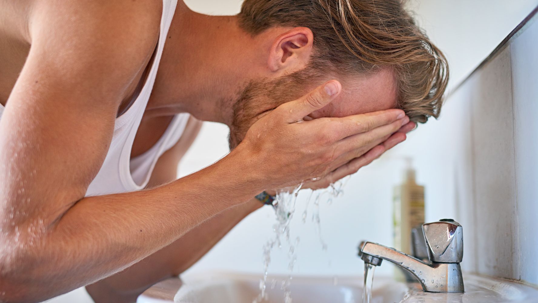 Patológico Astrolabio dividendo Los errores que cometes cuando te lavas la cara por la mañana | El HuffPost  Life