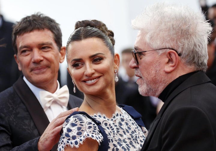 Antonio Banderas, Penélope Cruz y Pedro Almodóvar en la alfombra roja de Cannes. 
