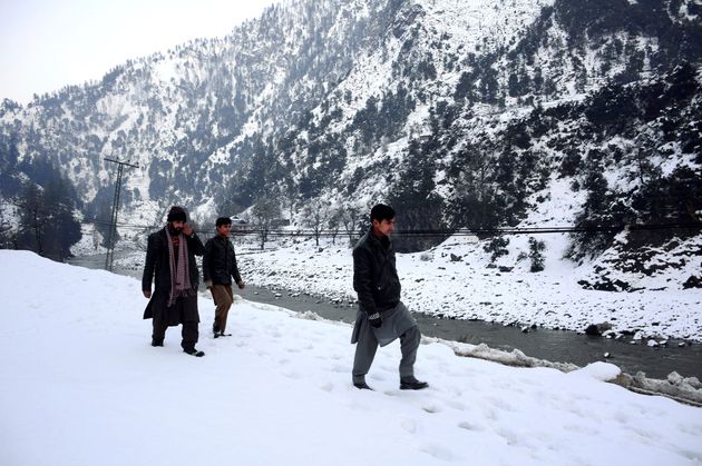 Χιονοστιβάδες και πλημμύρες σε Πακιστάν και Αφγανιστάν - Στους 130 οι νεκροί από την