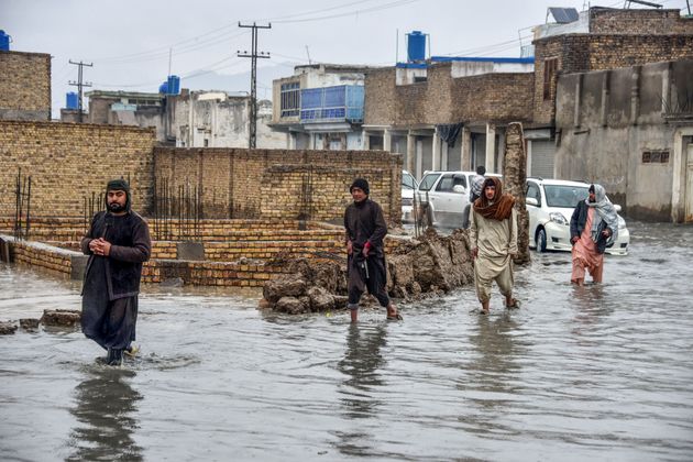 Χιονοστιβάδες και πλημμύρες σε Πακιστάν και Αφγανιστάν - Στους 130 οι νεκροί από την