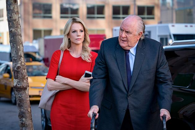 Maquiados para a guerra: Charlize Theron e John Lithgow demonstram um entrosamento absurdo em cena.