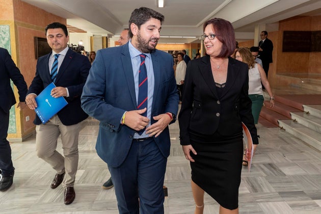 Fernando L&oacute;pez Miras (PP), presidente de la Regi&oacute;n de Murcia, e Isabel Franco (Cs), en...