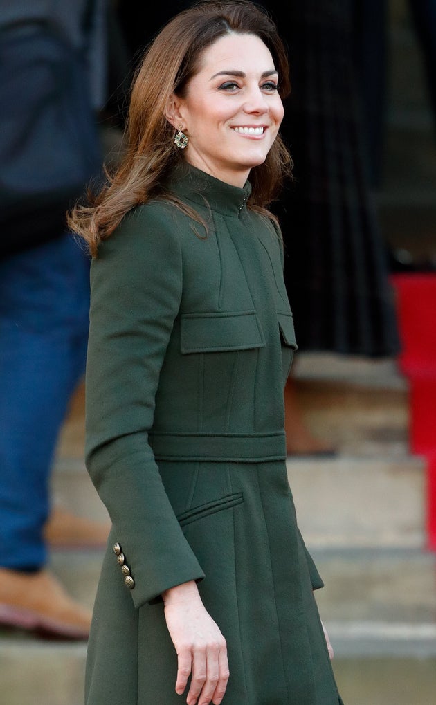 La Duchessa veste Zara: Kate con un abito da 30 euro alla prima uscita dopo la