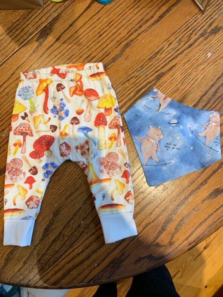 I love making clothes for babies. I sewed these leggings and bib for a friend who's expecting a baby this year.