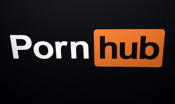 Porhurb - Pornhub EspaÃ±a regala su porno durante la cuarentena por el ...