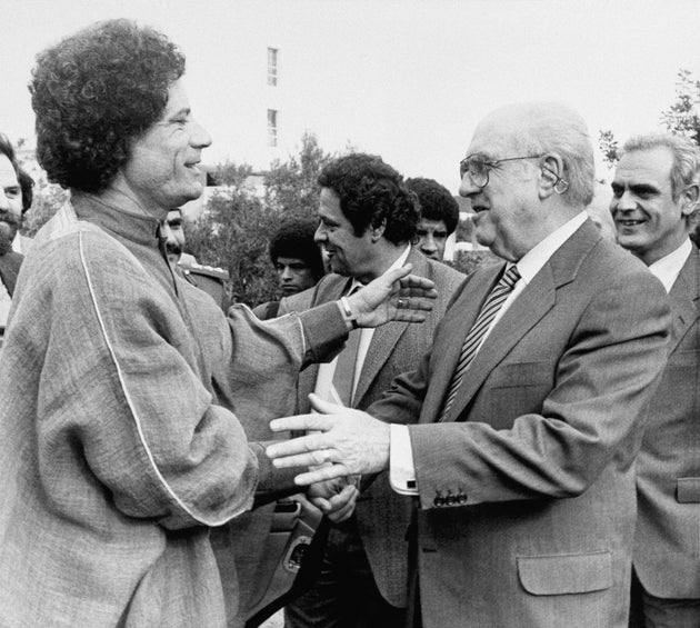 Συνάντηση του λίβυου ηγέτη, Μοαμάρ Καντάφι με τον έλληνα πρωθυπουργό, Ανδρέα Παπανδρέου στην Κρήτη το 1984. 