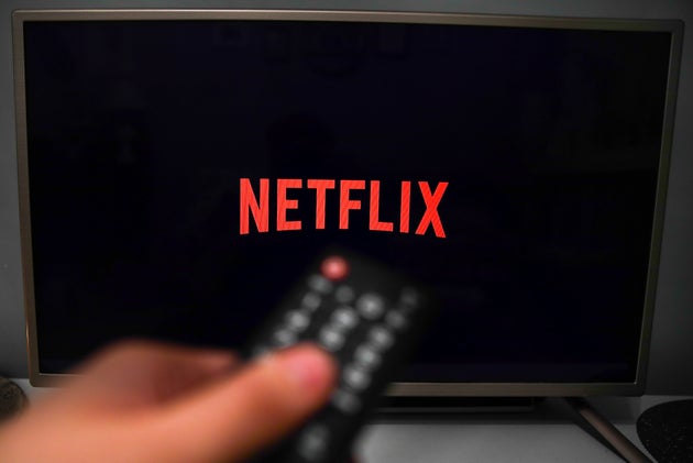 Condividete l'abbonamento su Netflix? Attenzione: potrebbe arrivare uno  stop | L'HuffPost