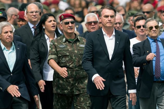 O governo Bolsonaro vai chamar 7 mil militares da reserva que receberão uma gratificação de 30% na remuneração e custarão R$ 14,5 milhões aos cofres públicos por mês, para aliviar fila do INSS.