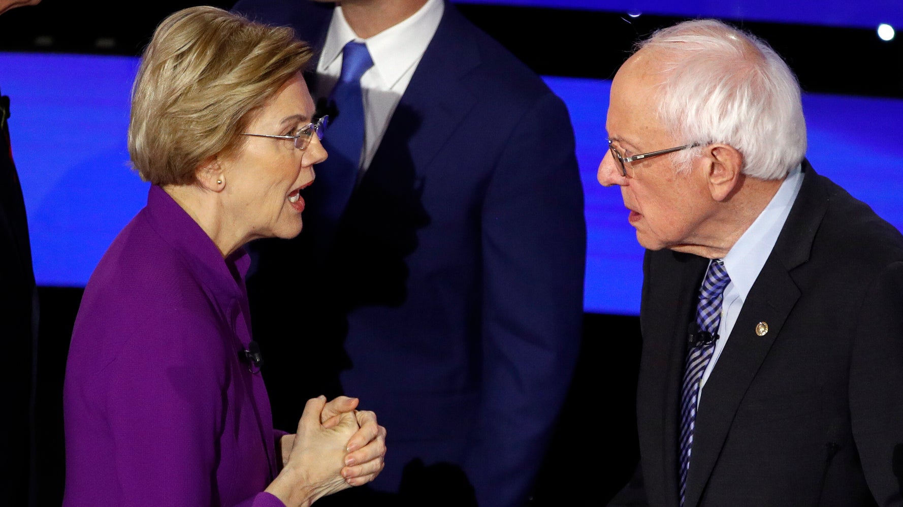 Elizabeth Warren Bernie Sanders Dispute Reverberates On Campaign Trail Huffpost Latest News 1605