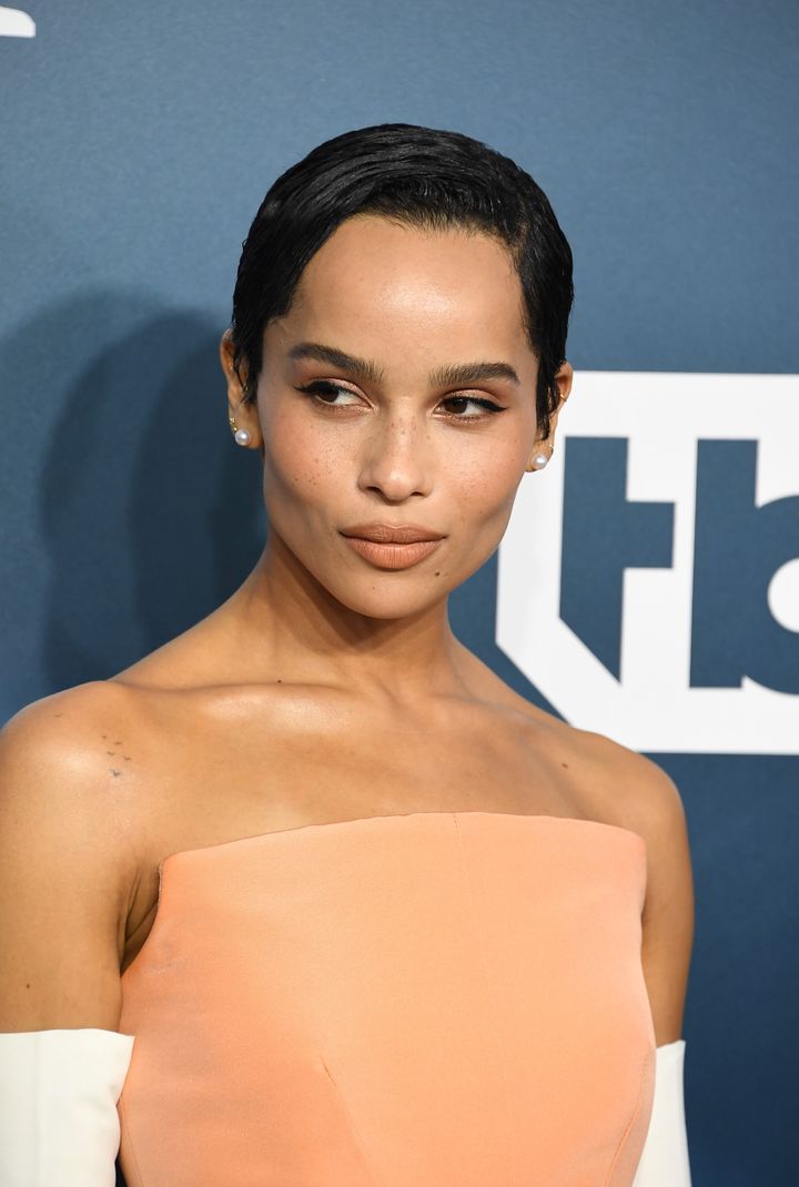 Zoe Kravitz Brings The Gloves And The Glamour In Peachy SAG Awards Look ...