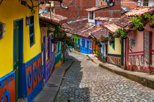 Casas coloridas são a marca de Guatapé, cidadezinha perto de Medellín.