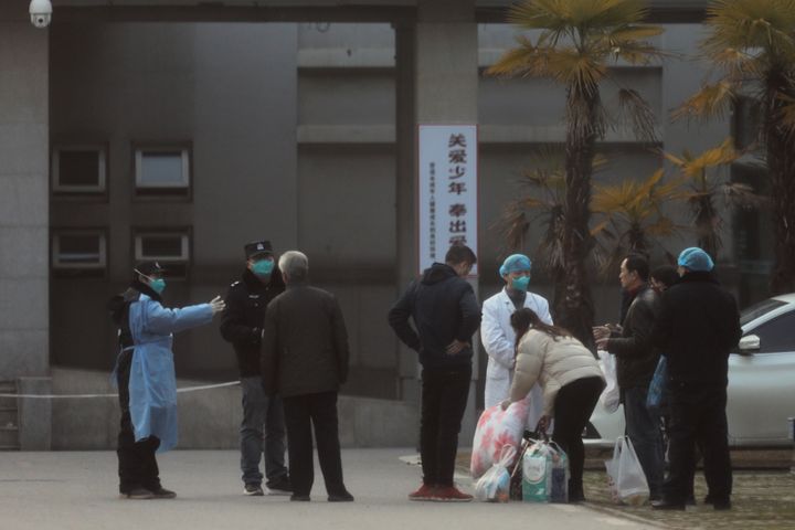 Les autorités de Wuhan sont sur un pied d'alerte pour tenter d'enrayer la propagation du virus.