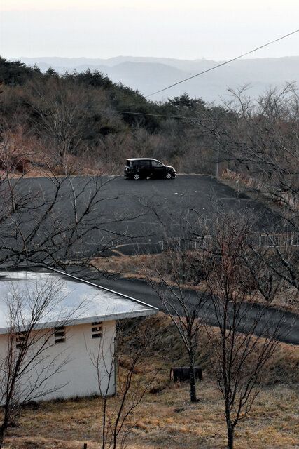 男女4人の遺体が見つかった車=2020年1月22日午前6時41分、福島県いわき市、古庄暢撮影
