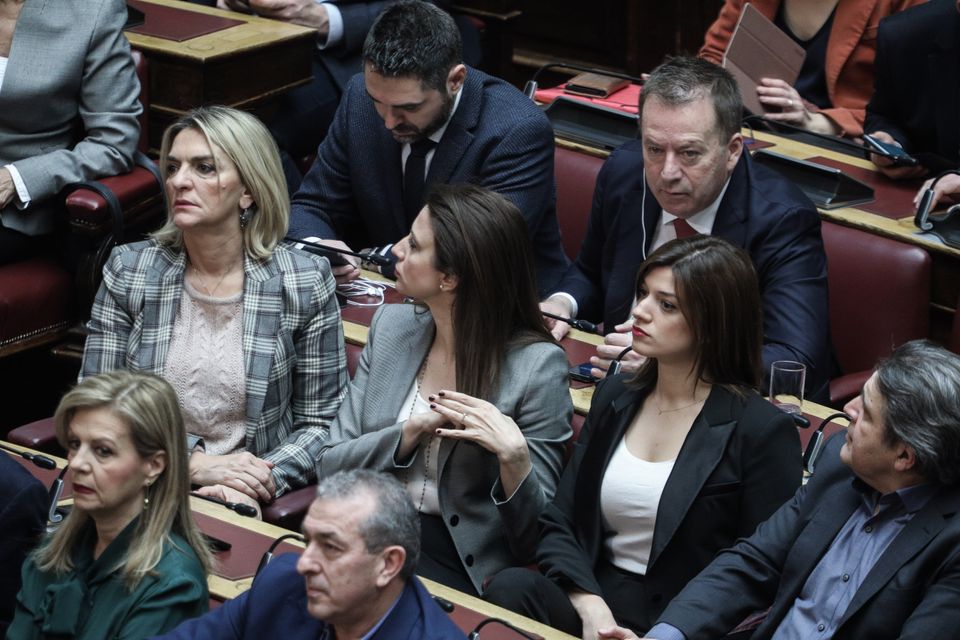 Κυρίες του ΣΥΡΙΖΑ: Πέττη Πέρκα, Νίνα Κασσιμάτη, Κατερίνα Νοτοπούλου. Στην μπροστινή σειρά η Μερόπη Τζούφα. 
