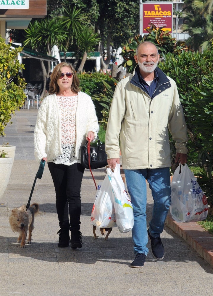 Pepa Flores y Massimo Stecchini por las calles de Málaga en 2014.